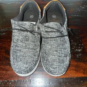 New Boys ComfortFlex Low-top Canvas Shoes size 11.5 Us (CN 30)